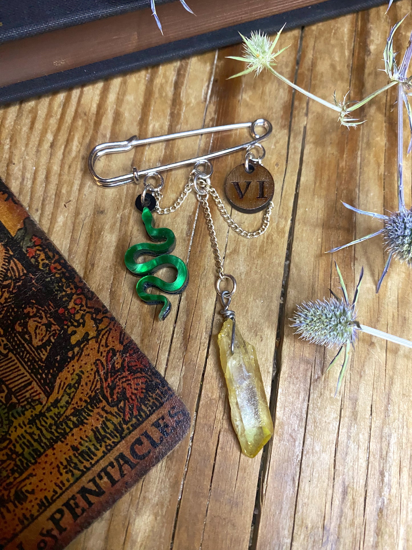 Serpent safety pin