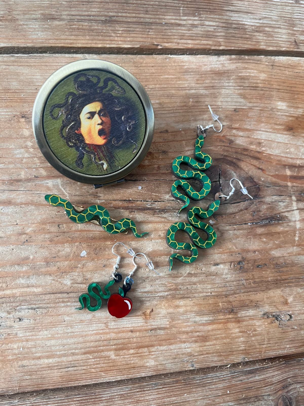 Medusa compact mirror